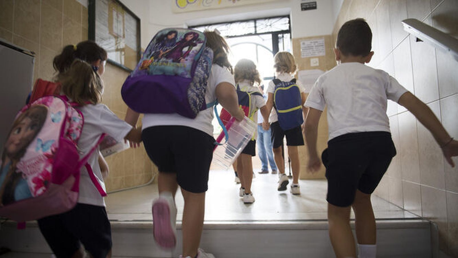 Niños pequeños, en una escuela de Cádiz.