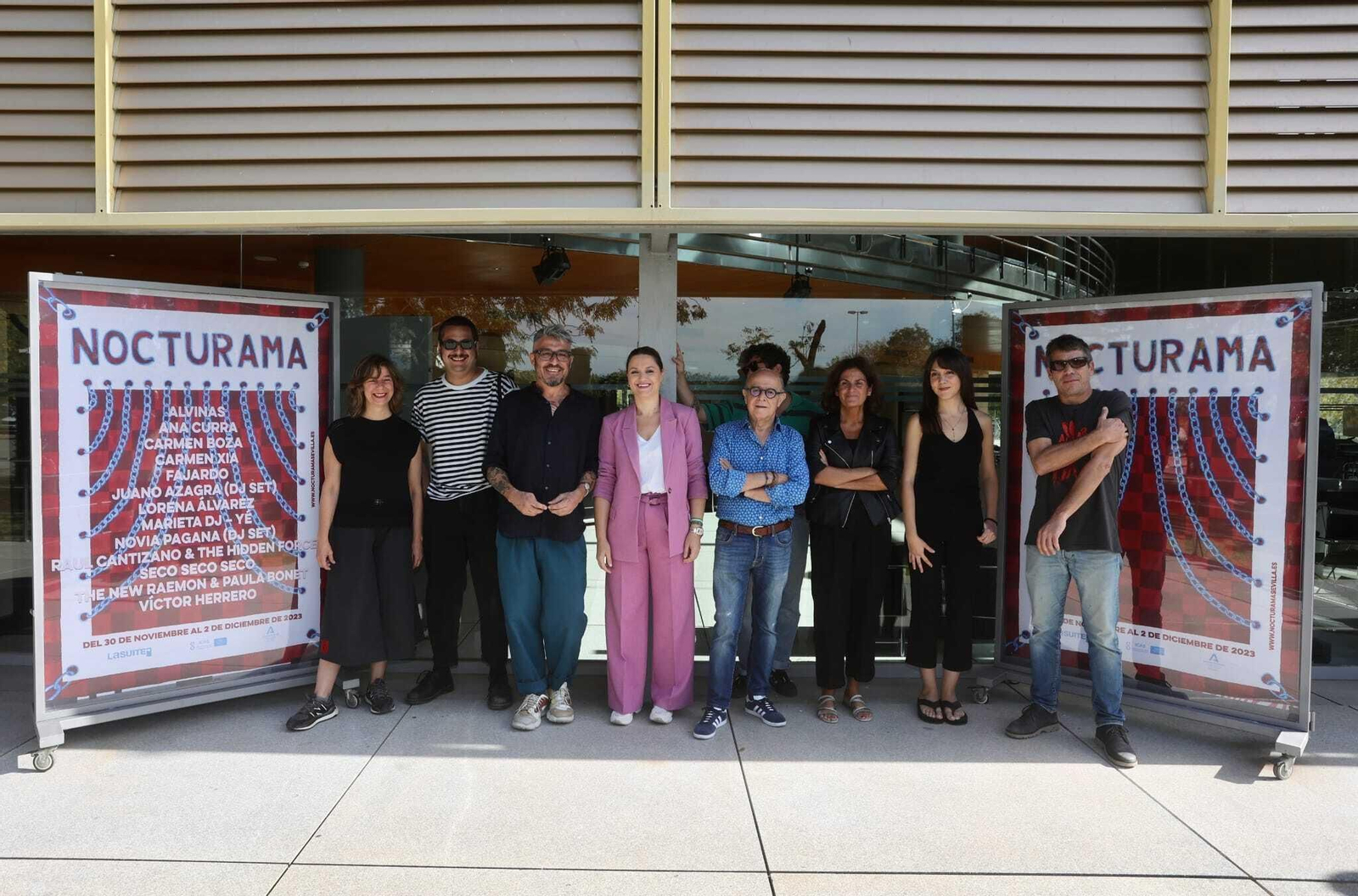 Componentes de la rueda de prensa y de Alvinas, el grupo que la inició con una de sus canciones