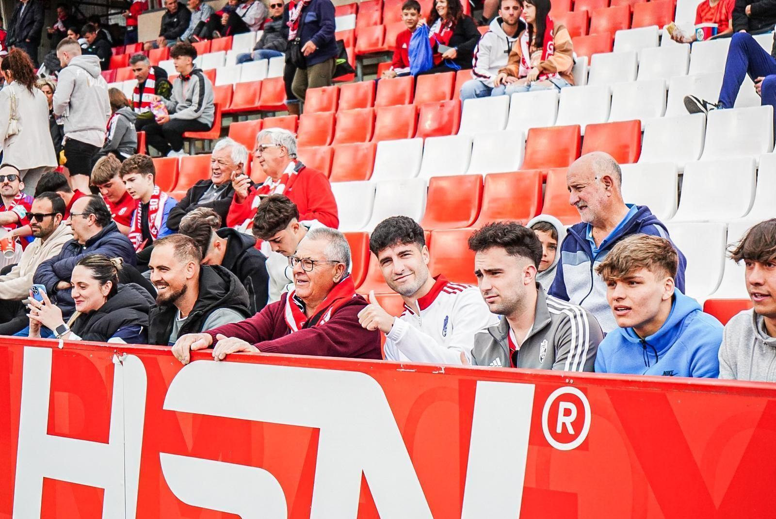 Encuéntrate en la grada de Los Cármenes en el Granada-Osasuna