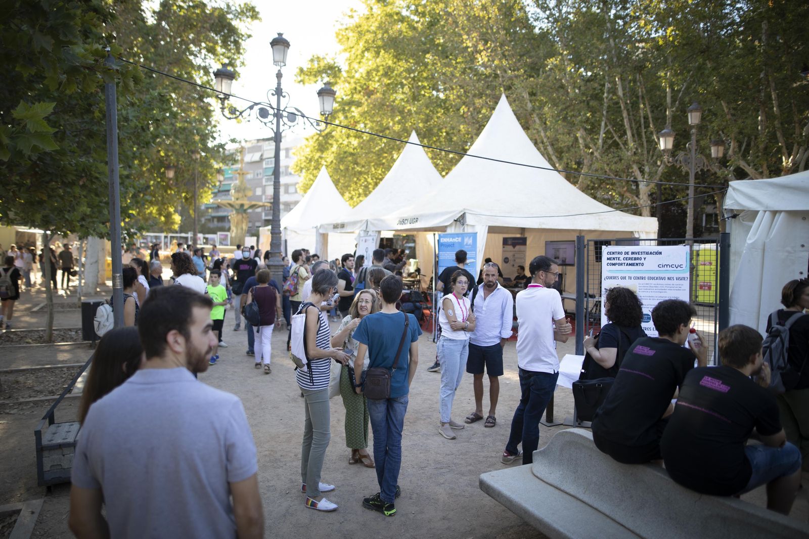 Así ha sido la Noche de los investigadores en Granada