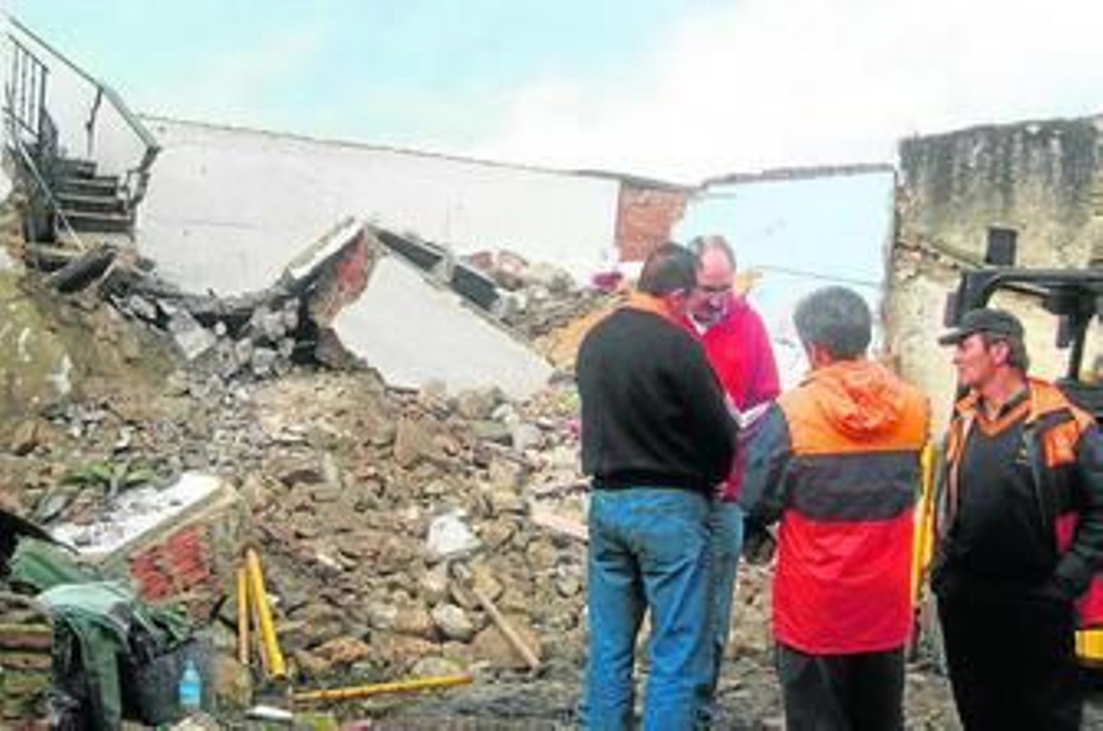 Parte trasera de la vivienda derrumbada.