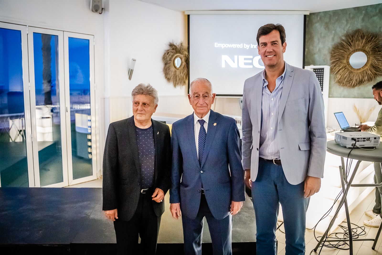 Joaquín de la Muela junto a Gabriel Amat y Juanjo Salvador en el Hotel Bahía Serena de Roquetas de Mar.