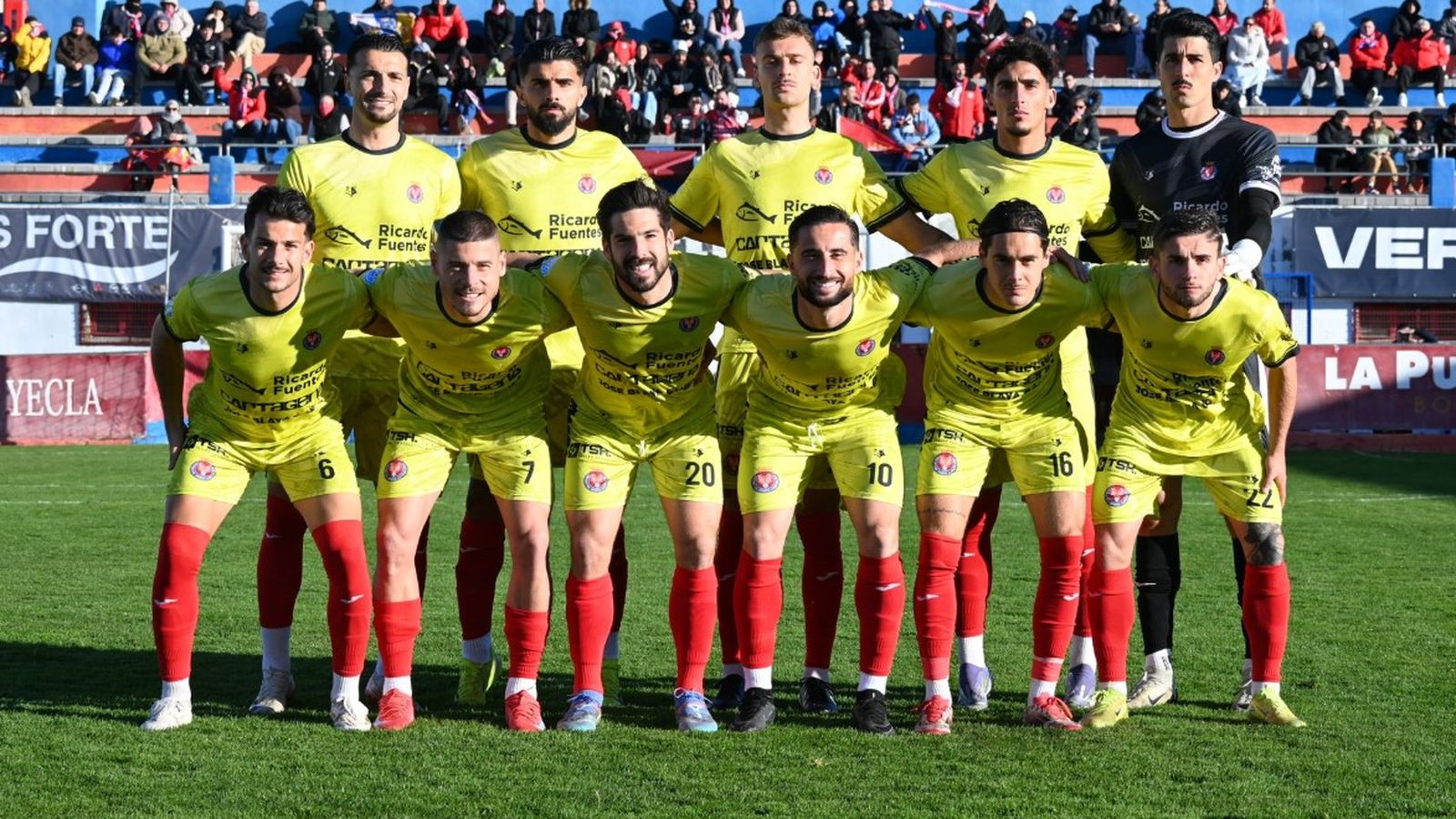 Una formación de la Deportiva Minera, con Álex Lázaro, Omar Perdomo y Pitu