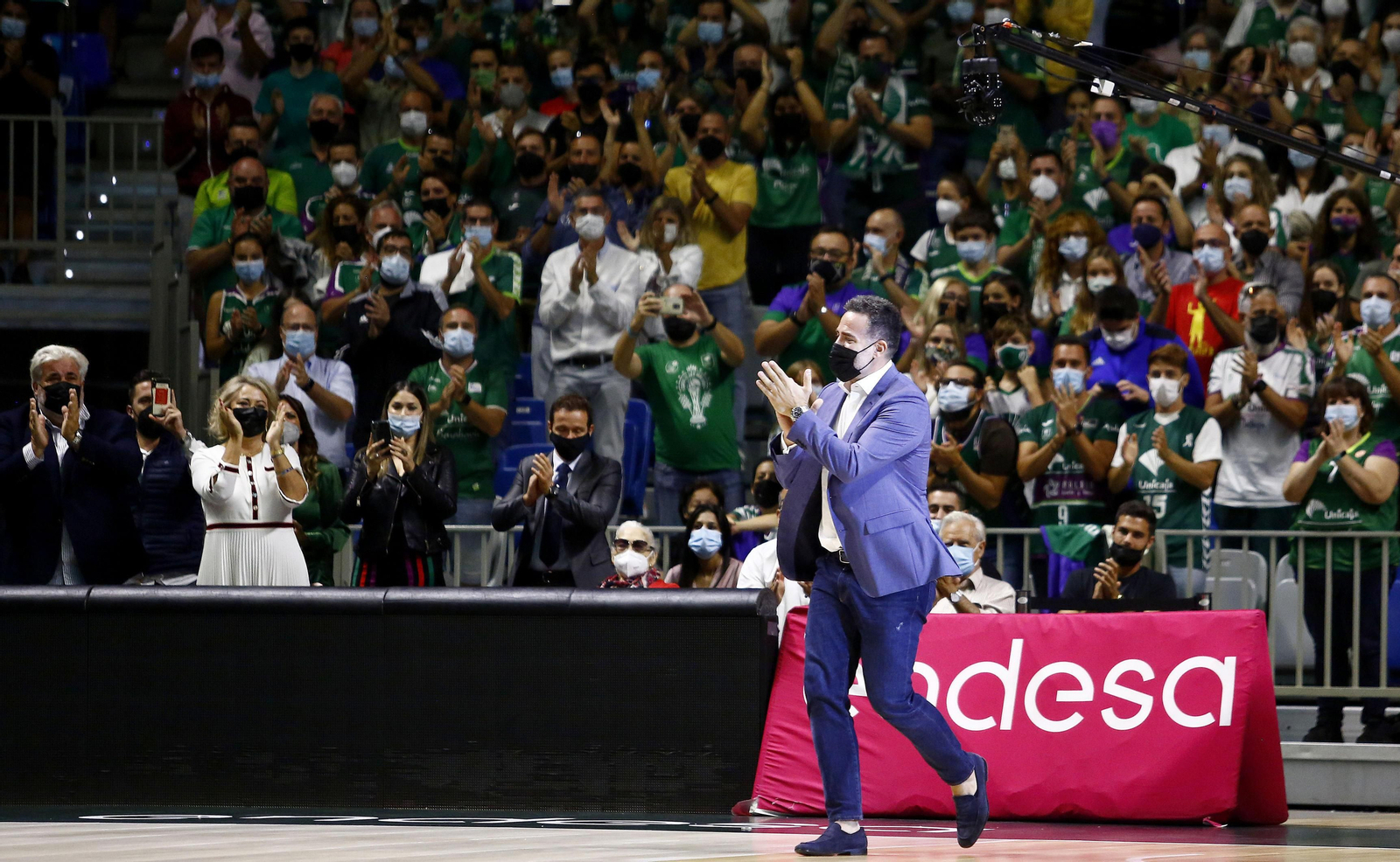 La retirada de la camiseta de Carlos Cabezas, en fotos