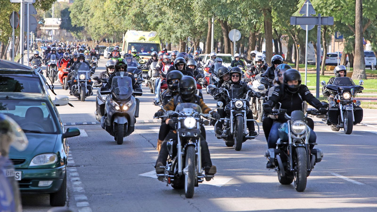 La Gran Caravana Motera Solidaria se pasea por Jerez