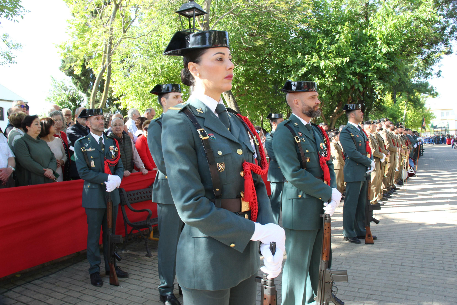 El gran desfile de la Guardia Civil en Montilla, en imágenes