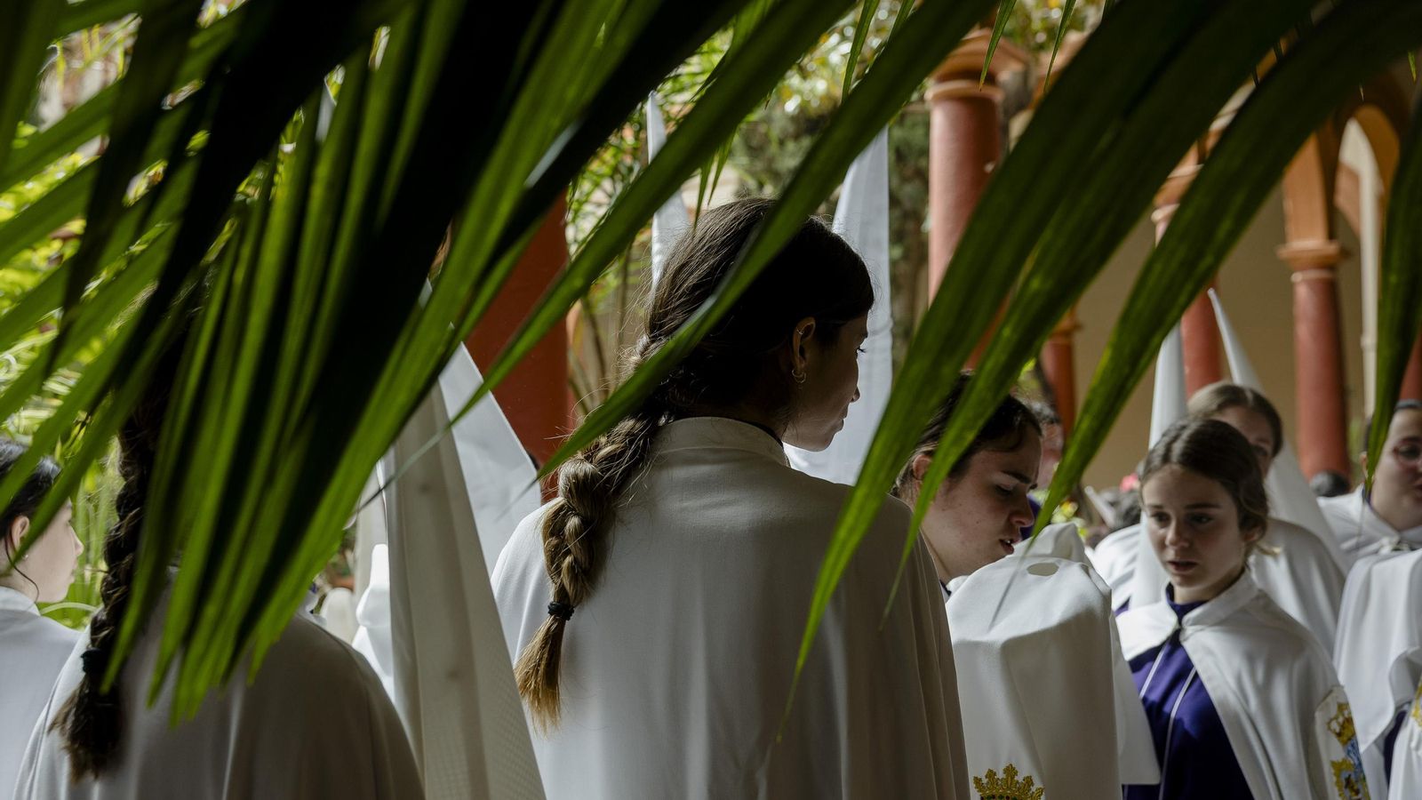 Imágenes de la salida del Nazareno del amor en la Semana Santa de Cádiz 2025