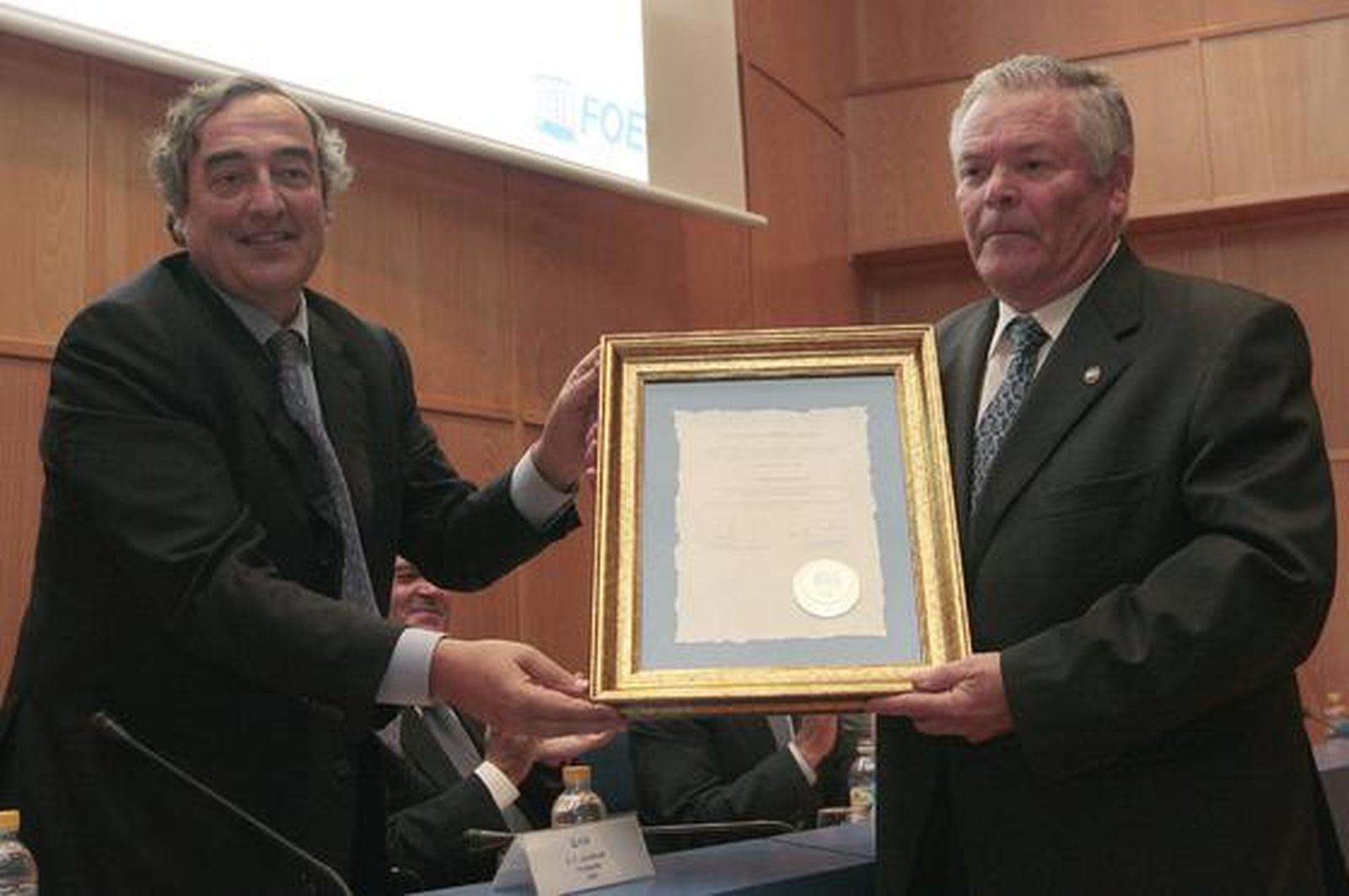 Patrocinio Mora. Hostelero. 
Suyos fueron los mayores aplausos del acto. Nuevo reconocimiento para un empresario hostelero, que desde su restaurante de La Antilla trata cada año de ofrecer una Navidad mejor a la comunidad inmigrante.

Foto: Paqui Segarra