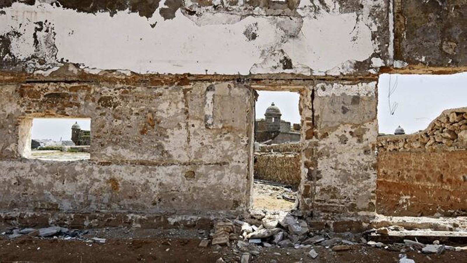 Estado ruinoso del Castillo de San Sebastián