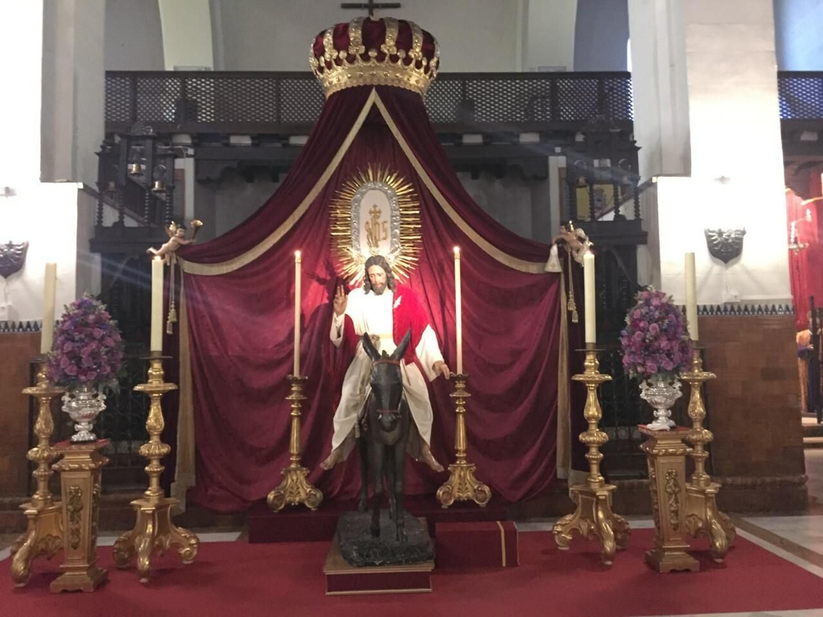 El Señor de la Entrada Triunfal en Jerusalén expuesto en besamanos.