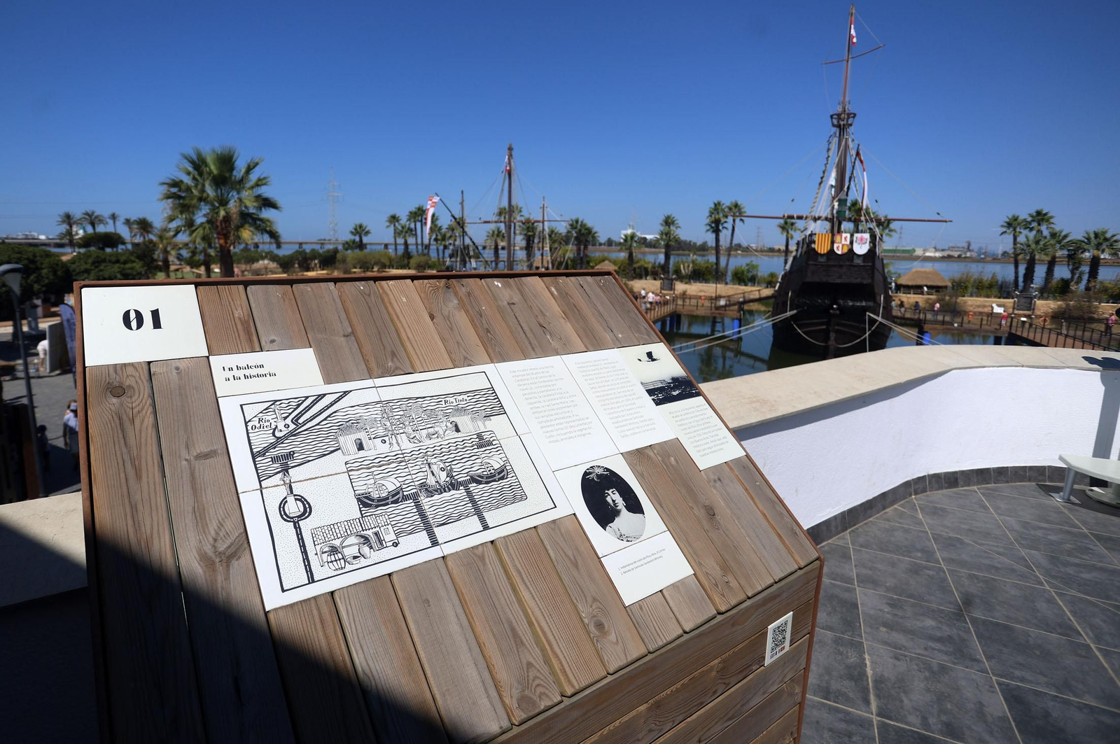 Imágenes de la Jornada de Puertas Abiertas del Muelle de las Carabelas con motivo del 3 de agosto