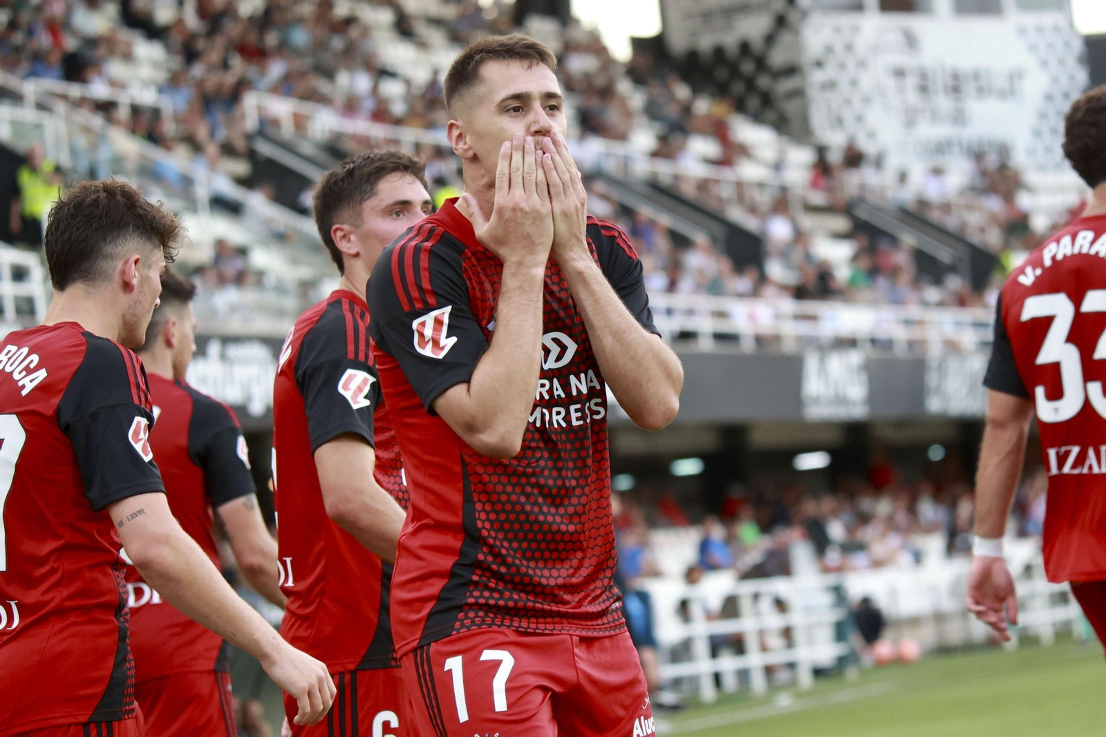 Izeta celebra un gol durante un partido del curso pasado con el Mirandés.