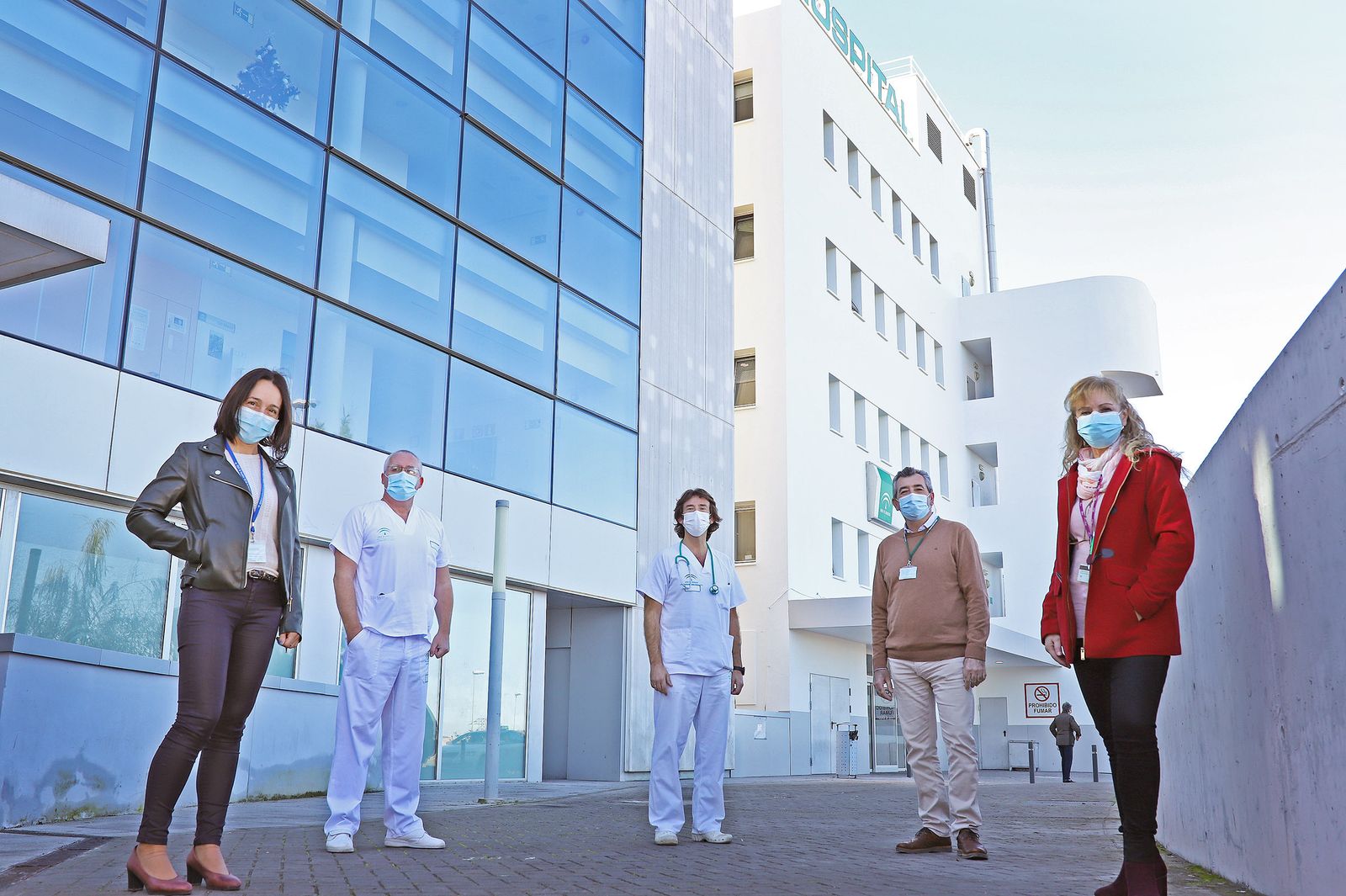 Rebeca Márquez, Fernando González, Víctor Rivas, Juan Manuel Guerrero y Chari Lozano, días atrás en el hospital de Jerez.