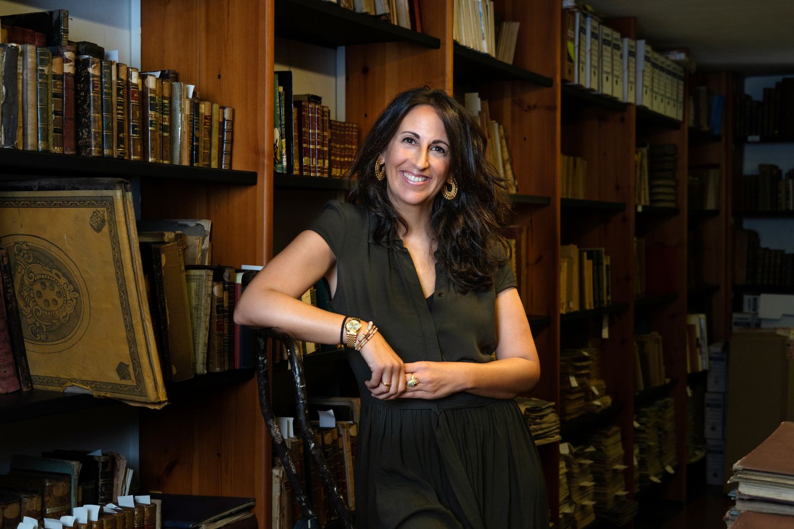 La escritora María Oruña (Vigo, 1976), en una fotografía promocional de ‘El camino del fuego’.