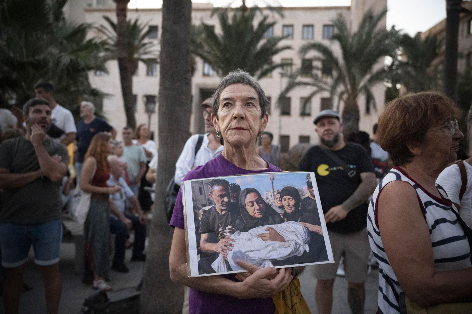 Manifestación convocada por la Plataforma Almería por Palestina, en imágenes