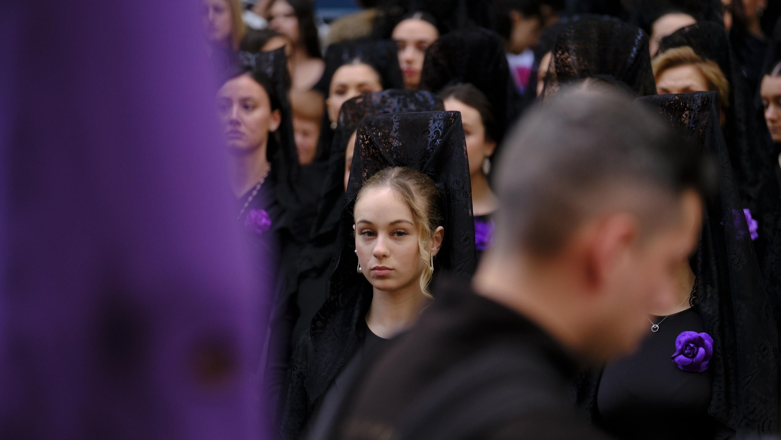 Pasión vuelve a su Iglesia de Santa Teresa azotada por la lluvia