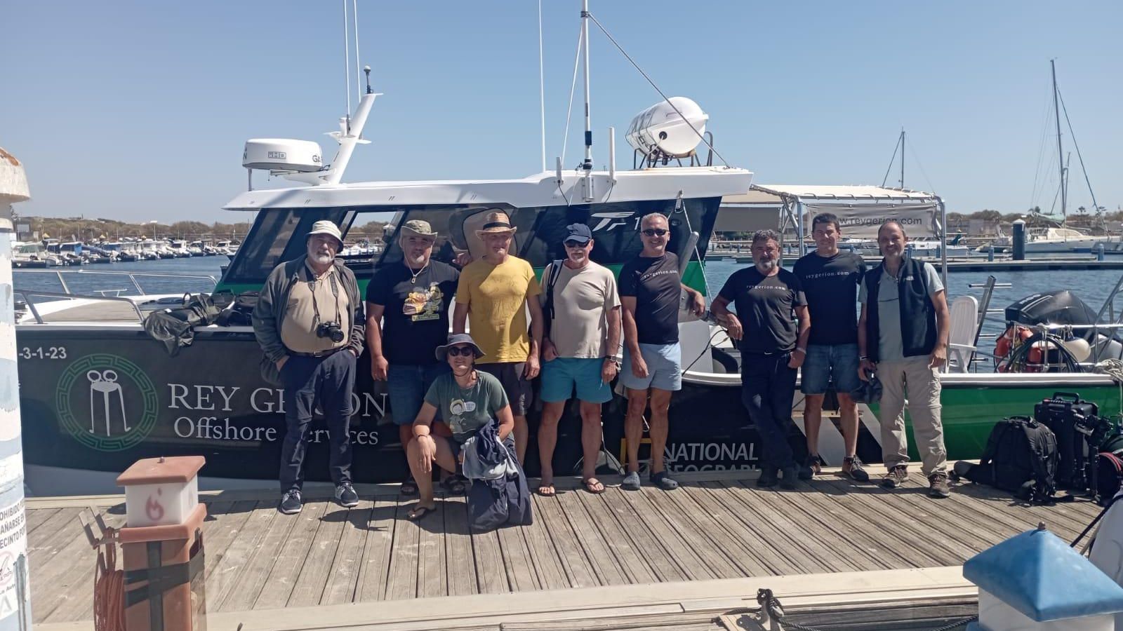 El equipo de investigadores, tras la primera incursión en el mar a bordo del 'Rey Gerión'