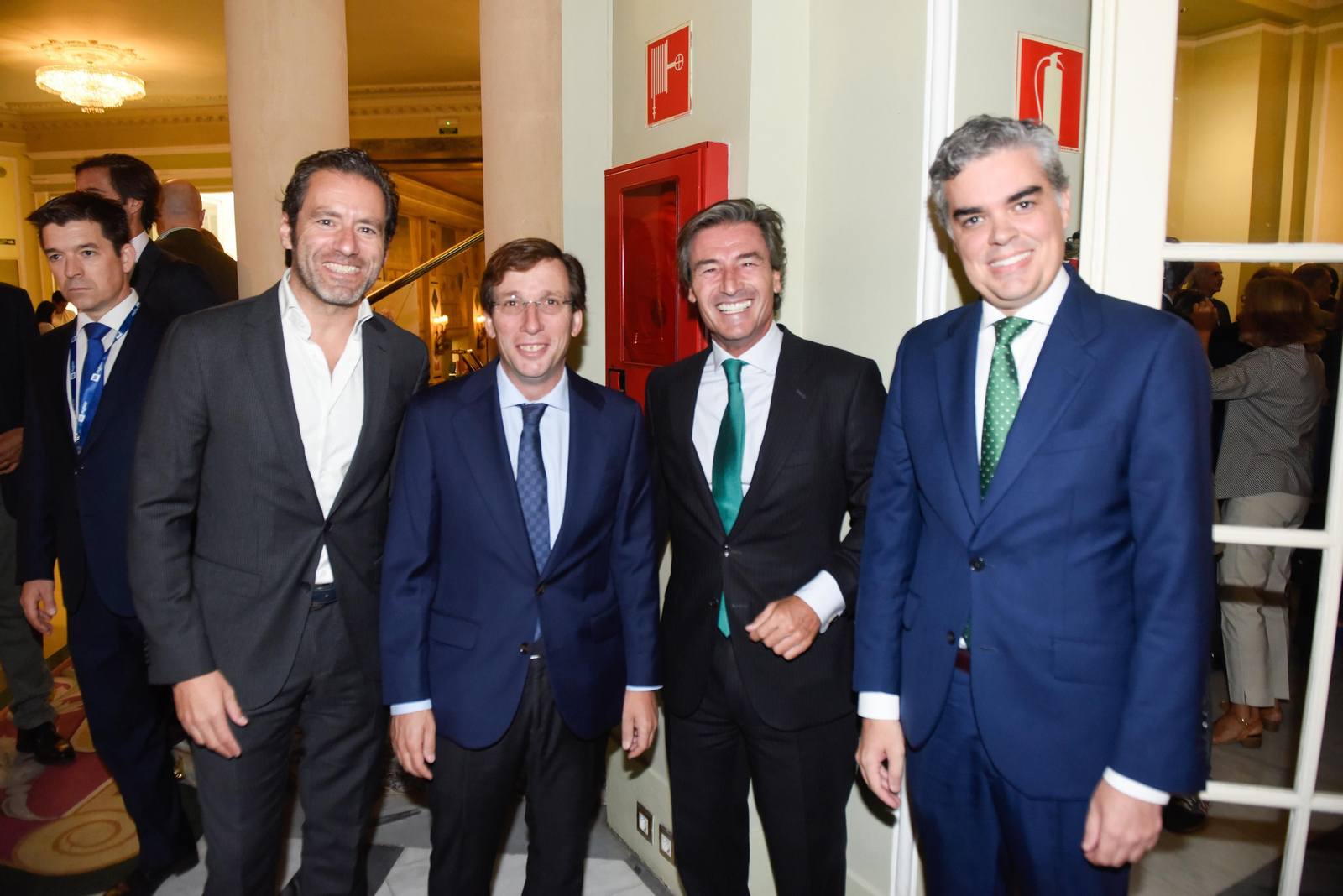 Los invitados al Foro Joly con Juanma Moreno en Madrid, en imágenes