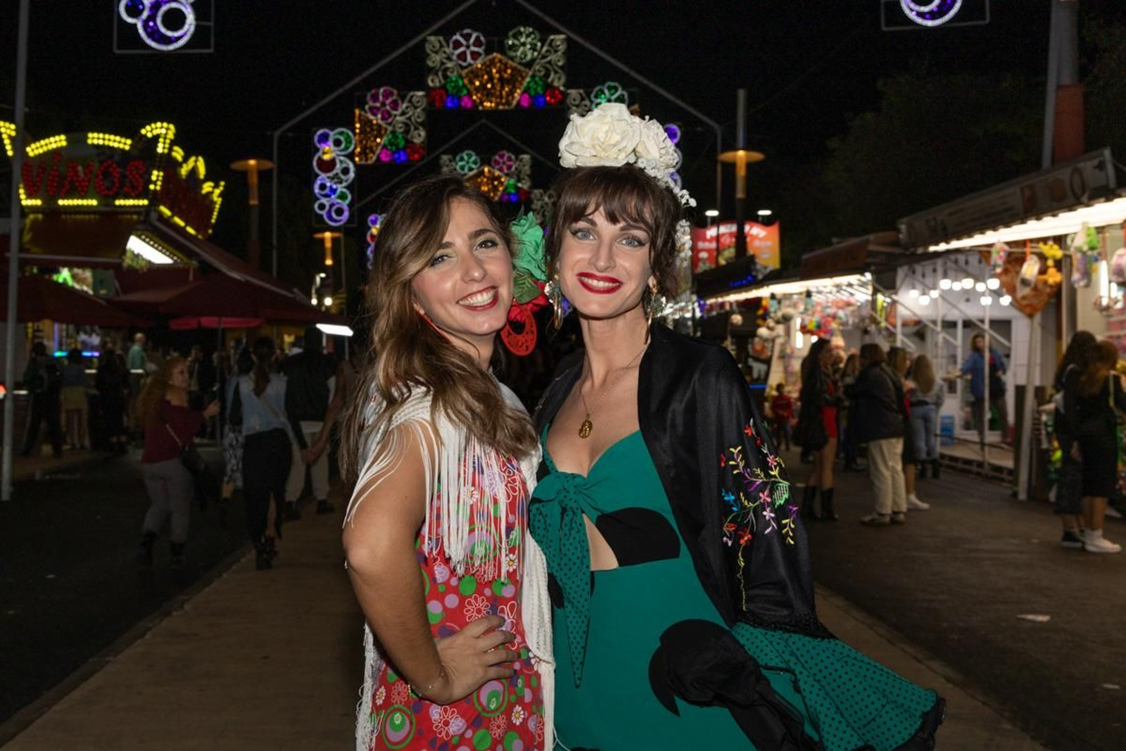 Feria de noche de San Lucas, Concierto de La Plazuela y La Mona Chita Rock, en imágenes