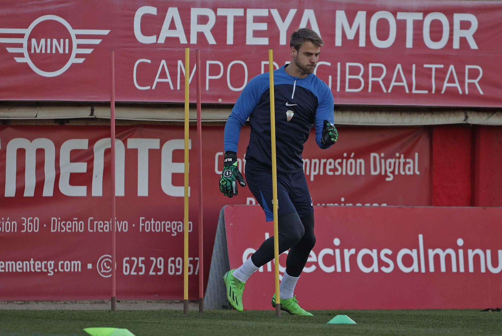 La vuelta a los entrenamientos del Algeciras después del descanso de Navidad, en imágenes