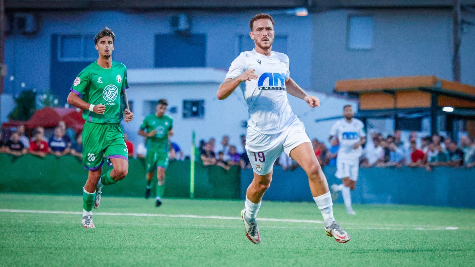 Agus Alonso, fue la principal novedad en el once de Roberto Peragón.