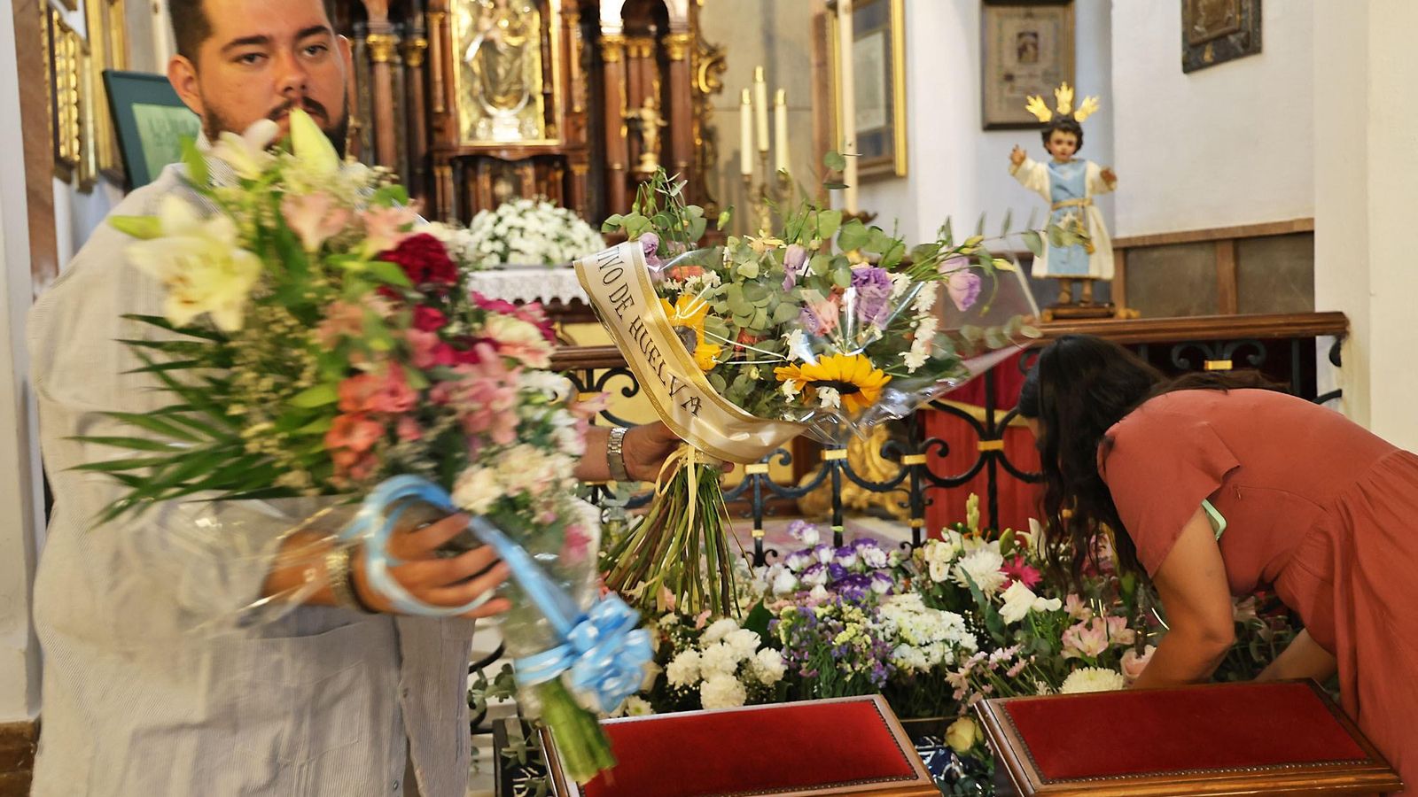 Ofrenda floral en el Santuario de la Cinta.