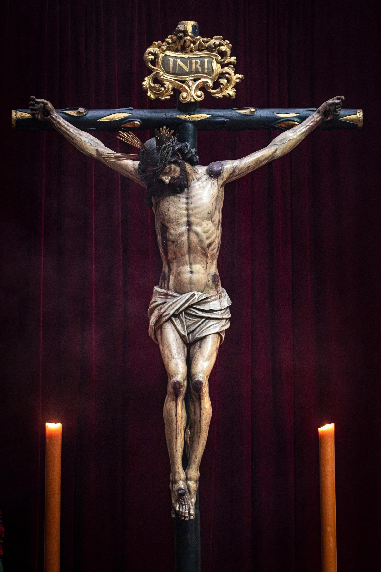 Las imágenes de la veneración del Cirsode Piedad antes de su restauración