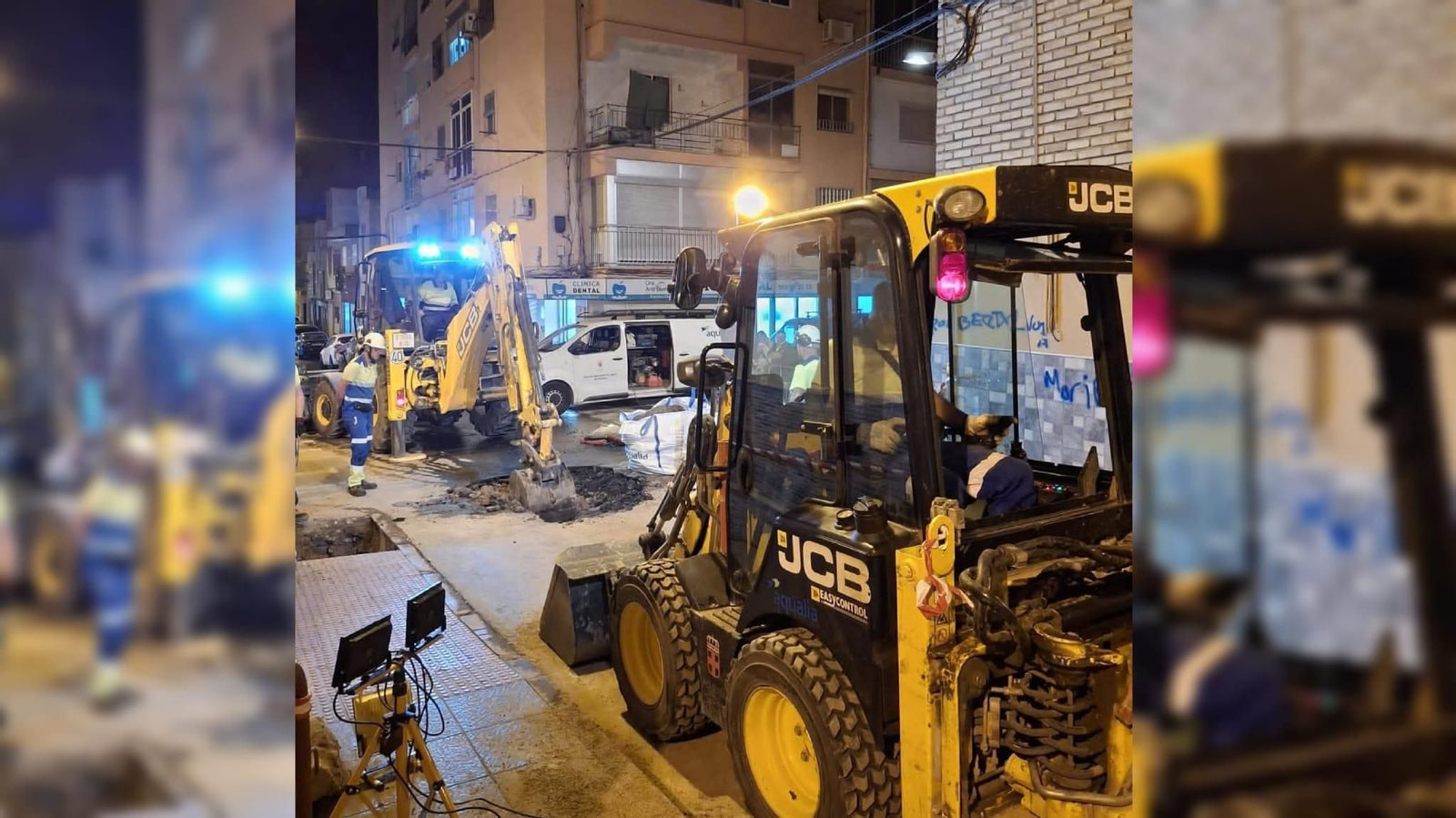 Trabajo a contrarreloj para recuperar la normalidad en el barrio de Los Ángeles de Almería.