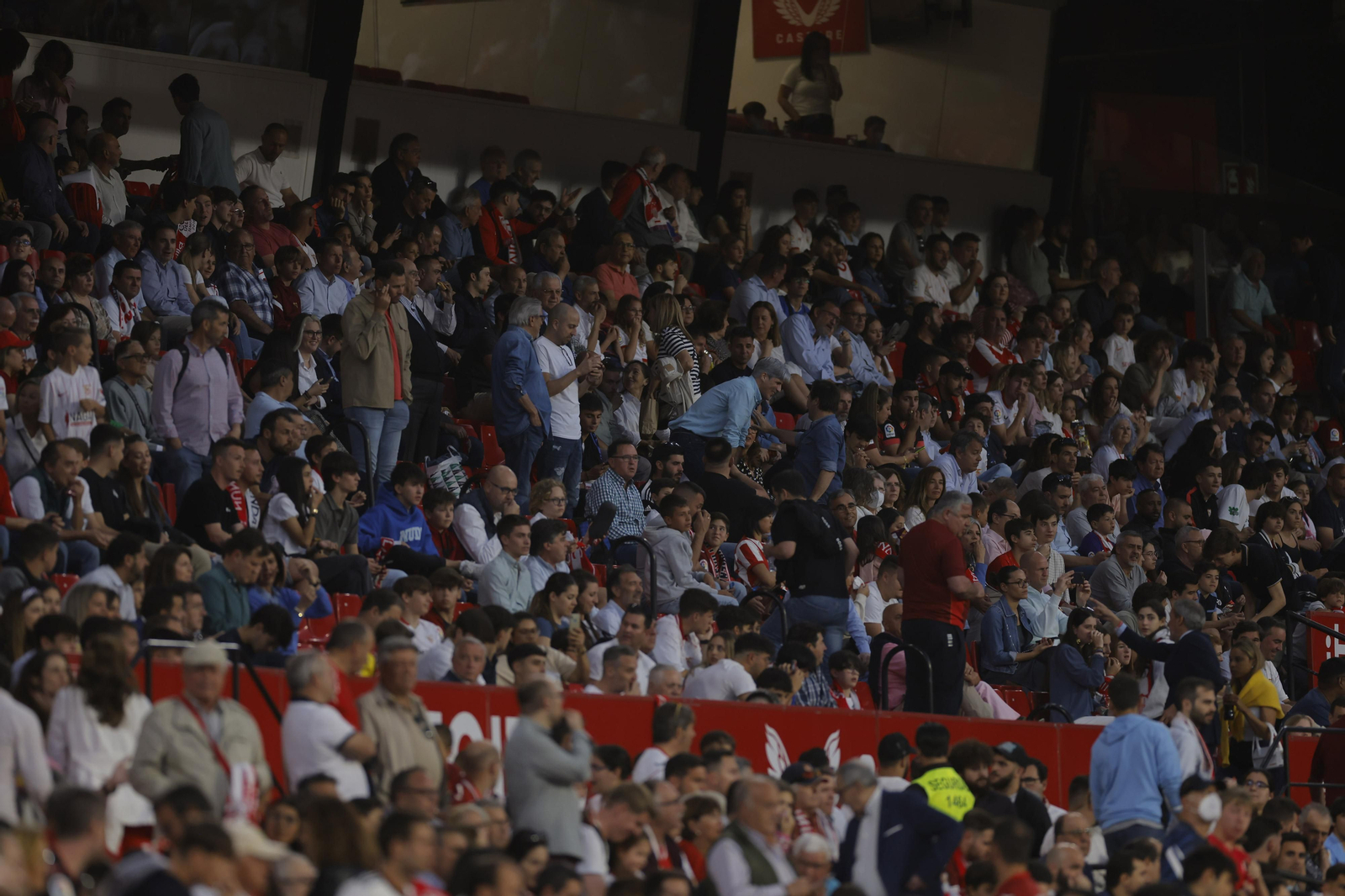 Búscate en las fotos del Sevilla-Celta