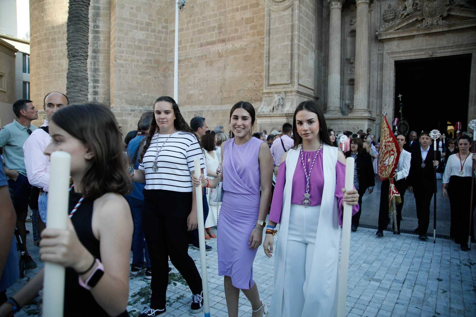 Imágenes de la procesión del Corpus Christi en Almería: así han sido la misa y la posterior marcha por la capital