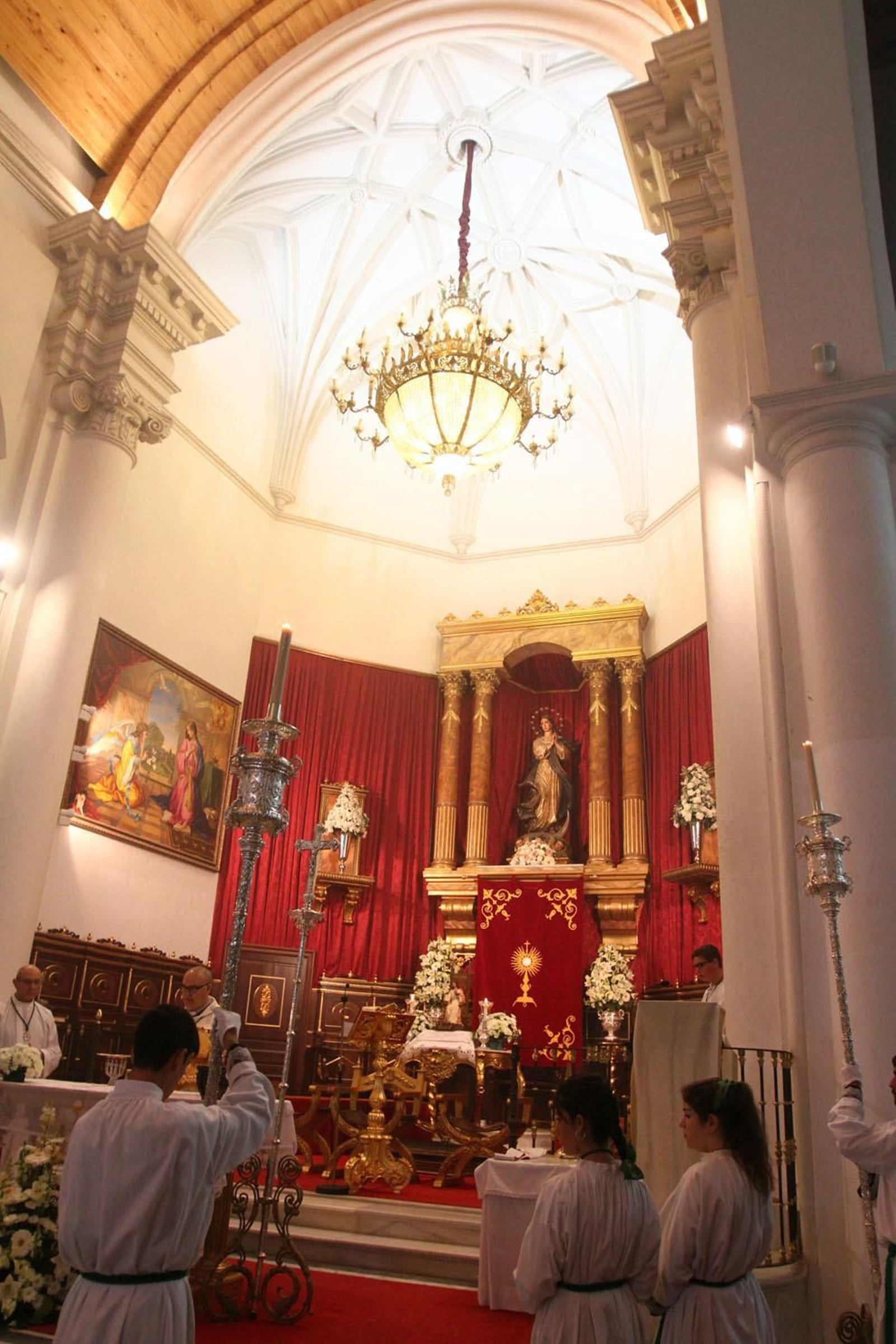 Procesión Solemne  de la Hermandad de La Vera Cruz, con el Santísimo Sacramento.
