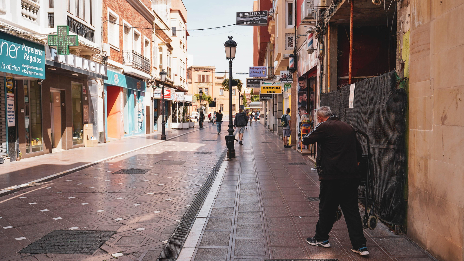 La calle Real de La Línea.