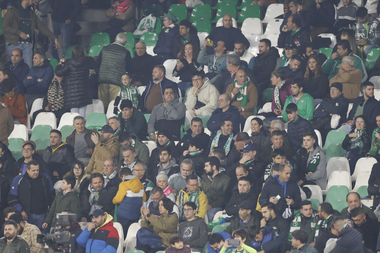 Búscate en las fotos del Betis-Barcelona