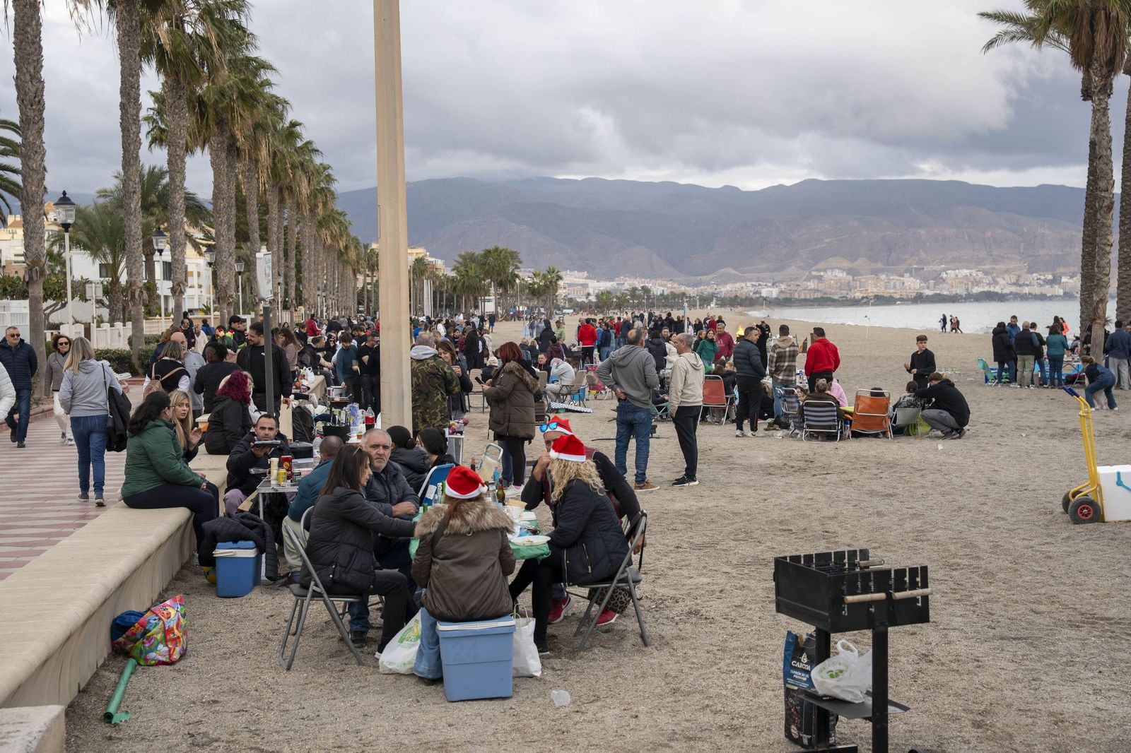 Las moragas reúnen a miles de personas en Roquetas para celebrar el final de año