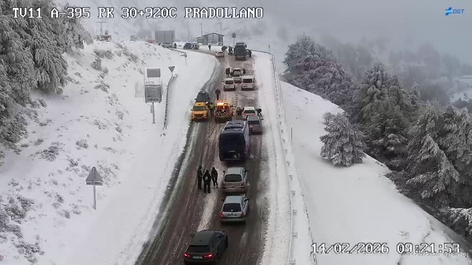 Poco antes de las nueve y media esta era la imagen de la entrada a la estación de esquí.