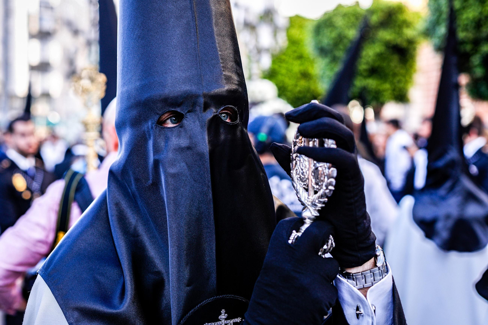 Imágenes de la salida de la Soledad en la Semana Santa de San Fernando 2025