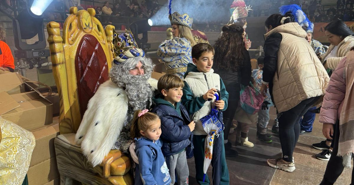 El éxito de la llegada de los Reyes Magos a Roquetas de Mar, en imágenes