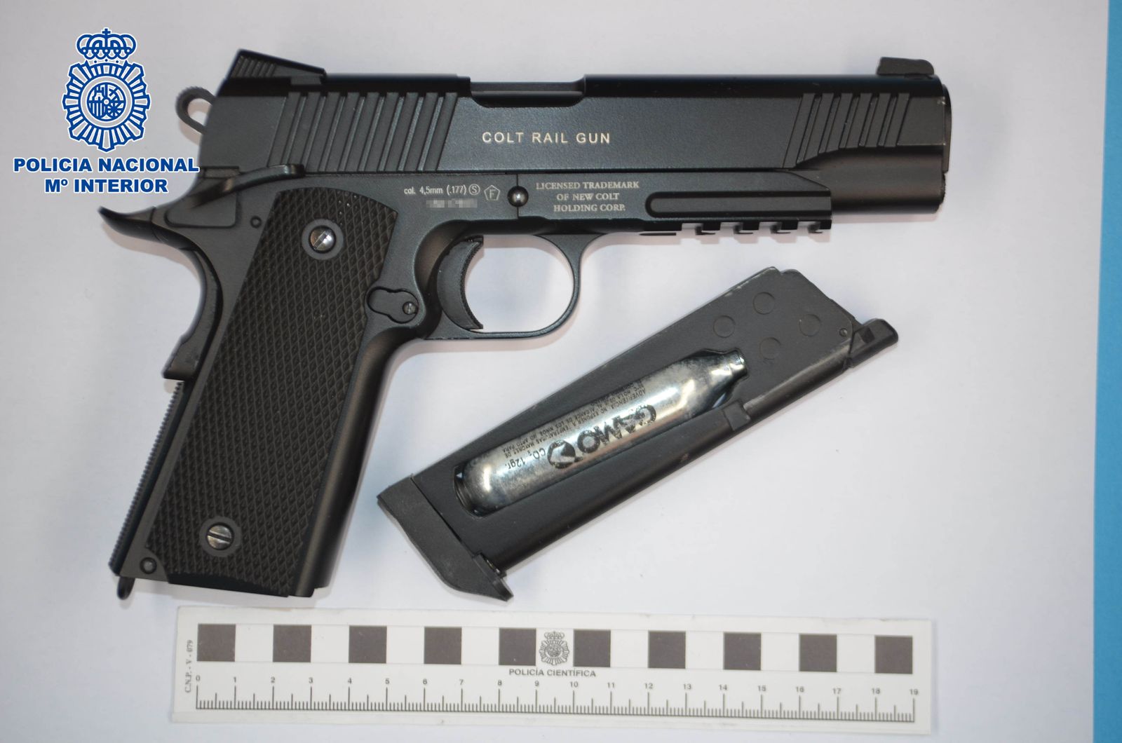 Arma utilizada por uno de los dos atracadores condenados.