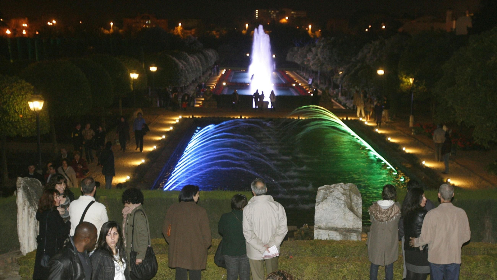 Uno de los pocos pases del espectáculo de luz, agua y sonido del Alcázar. Uno de los pocos pases del espectáculo de luz, agua y sonido del Alcázar.