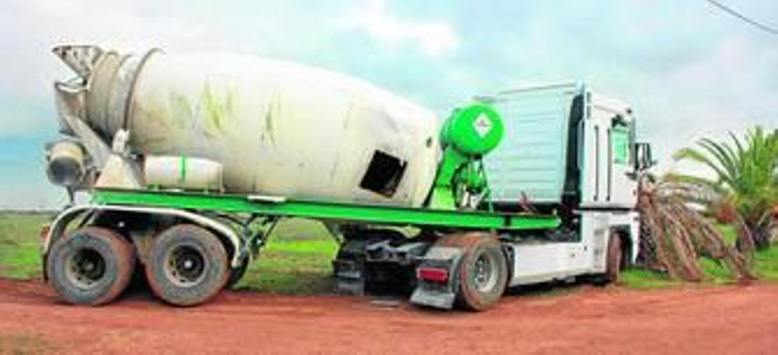 La hormigonera manipulada por los detenidos en Portugal, con el agujero que realizaron en el tambor por el que introdujeron la droga.