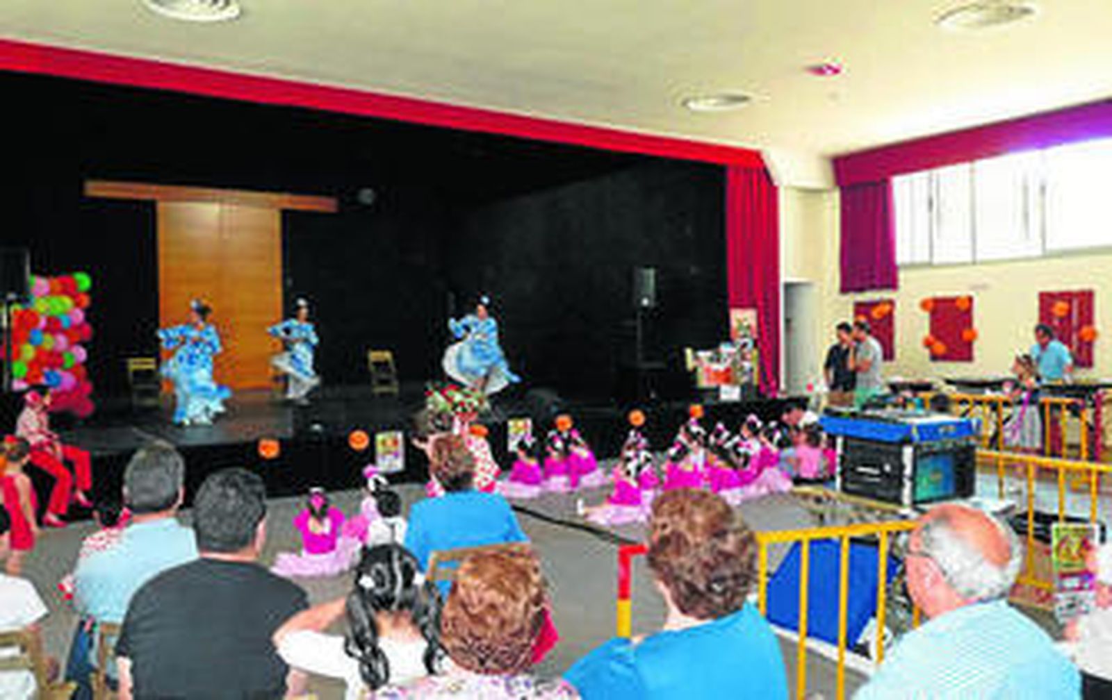 Actuación flamenca durante el encuentro.