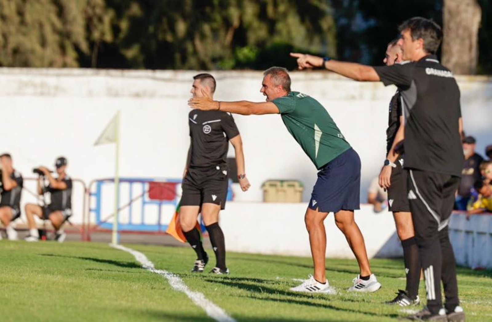 Garitano y Pacheta tuvieron sus más y sus menos al término del partido.