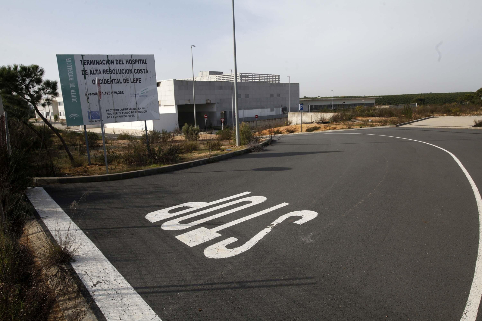 Imagen del centro hospitalario de Lepe, abandonado desde que terminó su construcción.