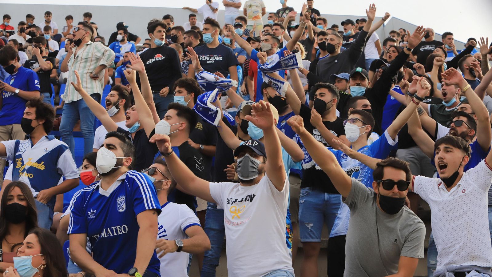 Imágenes de la semifinal por el ascenso entre el  Xerez CD - Puente Genil
