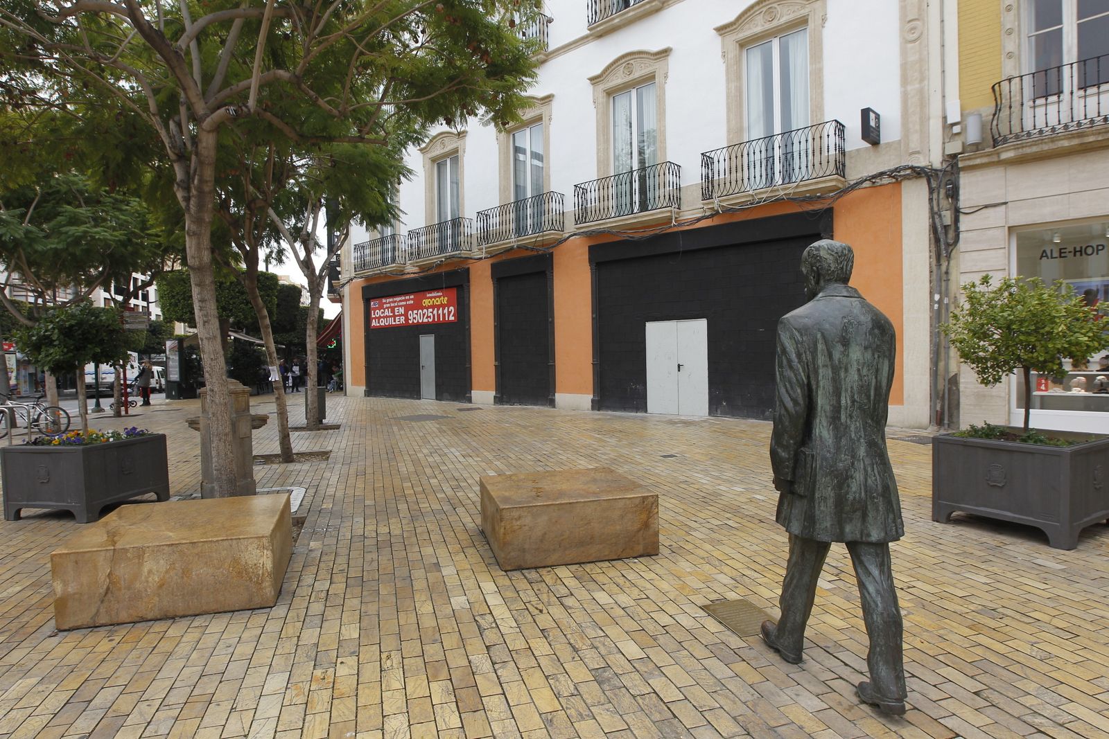 Alquiler local de la Puerta Purchena