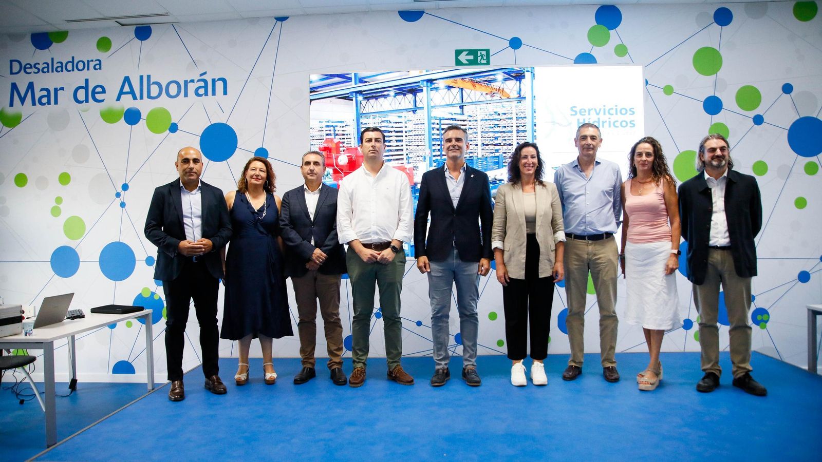 Foto de familia de las autoridades.