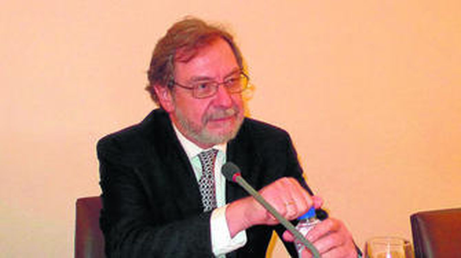 Juan Luis Cebrián será uno de los participantes en el ciclo.