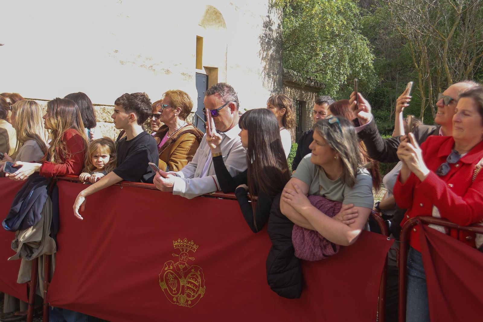 Así vivió Granada la salida de la Hermandad de las Maravillas 2025