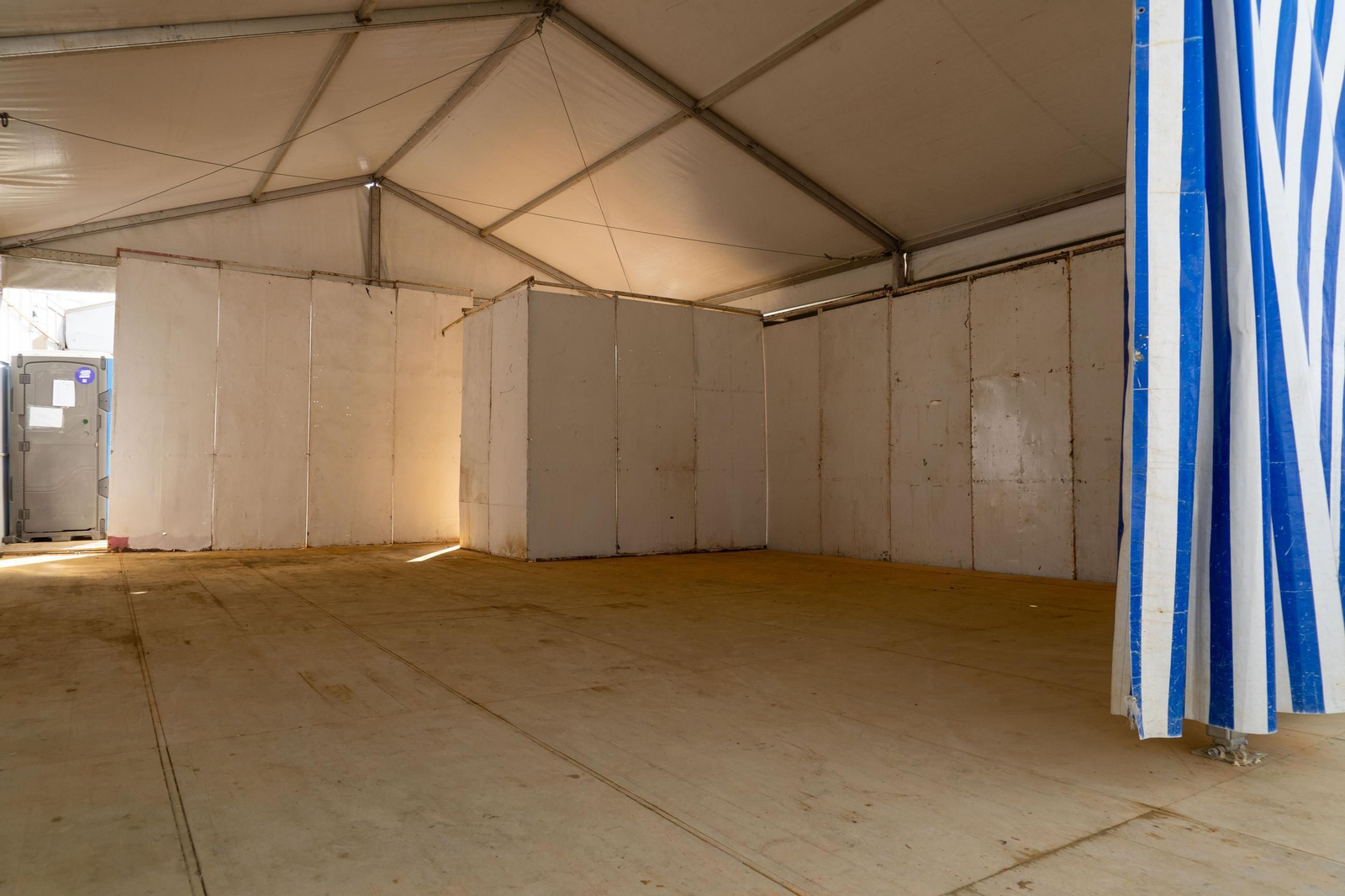 Imágenes de la recogida de las casetas de  Feria de Otoño y del Caballo