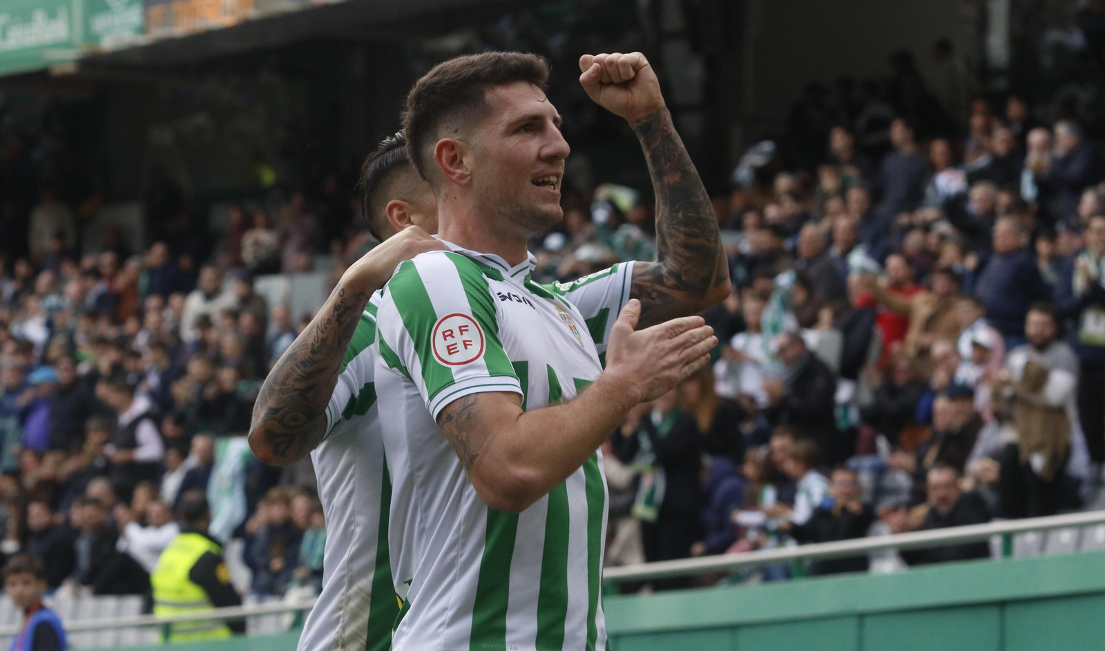 Alberto Toril celebra el gol del triunfo del Córdoba CF ante el Intercity.